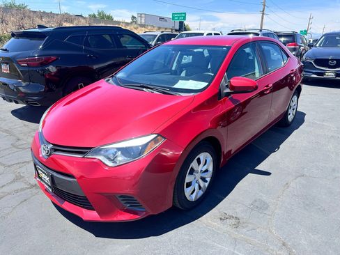 Used 2015 Toyota Corolla LE FWD image 2