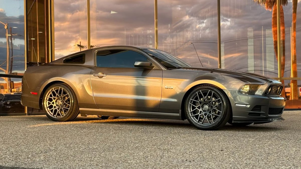 Used 2014 Ford Mustang GT w/ Brembo Brake Package RWD image 16