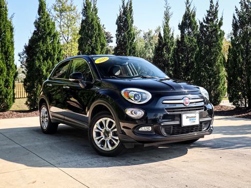 Used 2016 FIAT 500X Lounge image 2