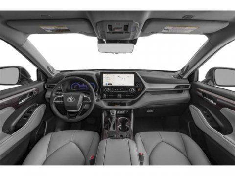 New 2026 Toyota Highlander Platinum AWD/4WD image 11
