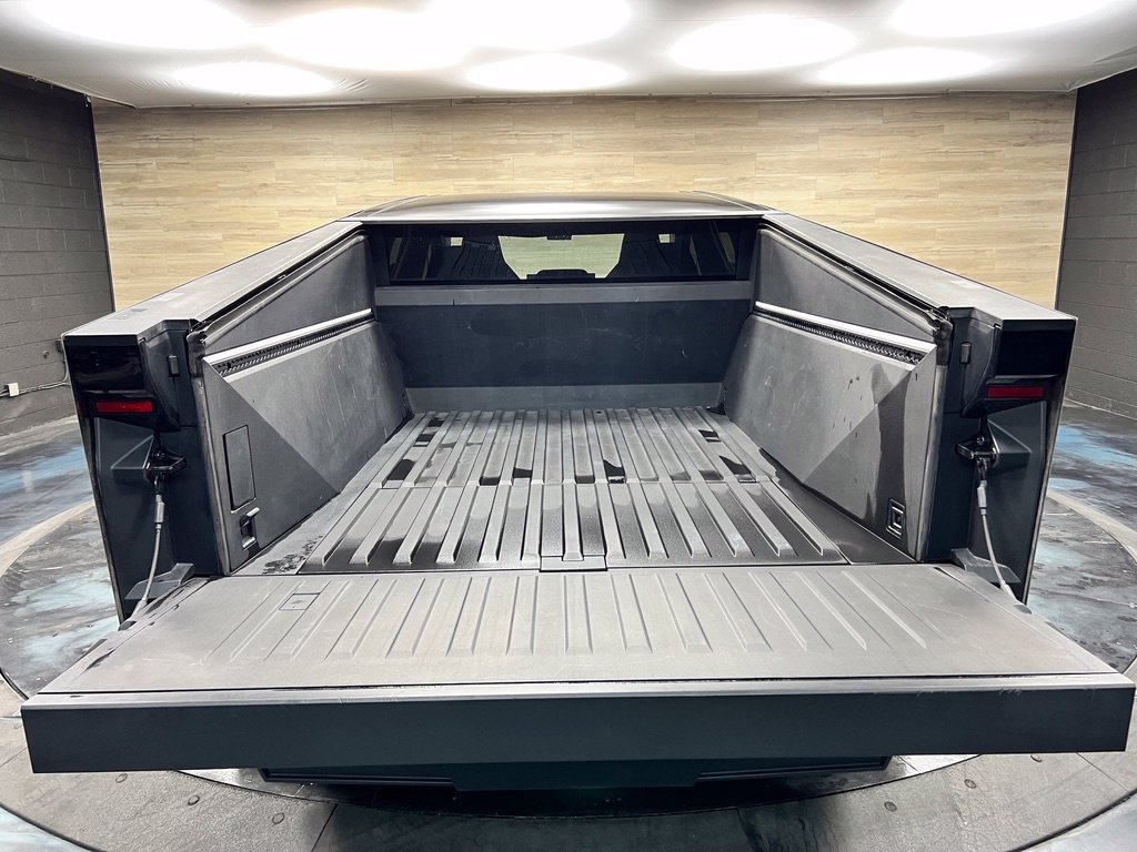 Used 2025 Tesla Cybertruck AWD Crew Cab image 18