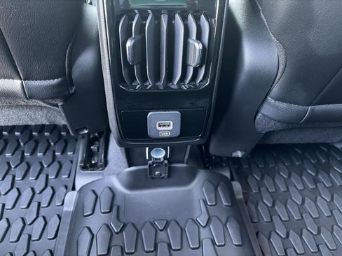 Used 2023 Jeep Compass Latitude w/ Mopar Graphics Package AWD/4WD image 24