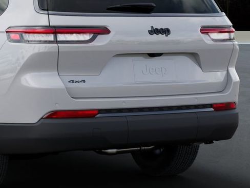 New 2026 Jeep Grand Cherokee L Laredo image 13