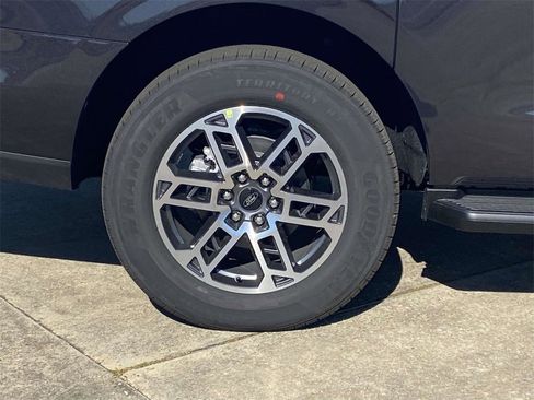 New 2025 Ford Expedition Max Active image 9