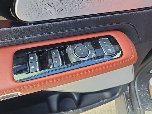 Used 2025 Lincoln Aviator Reserve w/ Equipment Group 201A AWD/4WD image 7