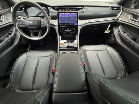 New 2025 Jeep Grand Cherokee L Limited w/ Black Appearance Package image 10