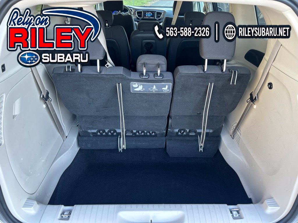 Used 2018 Chrysler Pacifica Touring Plus FWD image 17