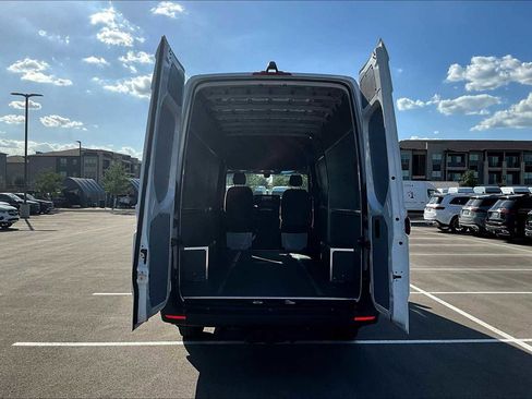 Used 2025 Mercedes-Benz Sprinter 2500 image 19