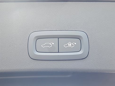 New 2026 Volvo XC40 B5 Plus w/ Protection Package Premier image 12