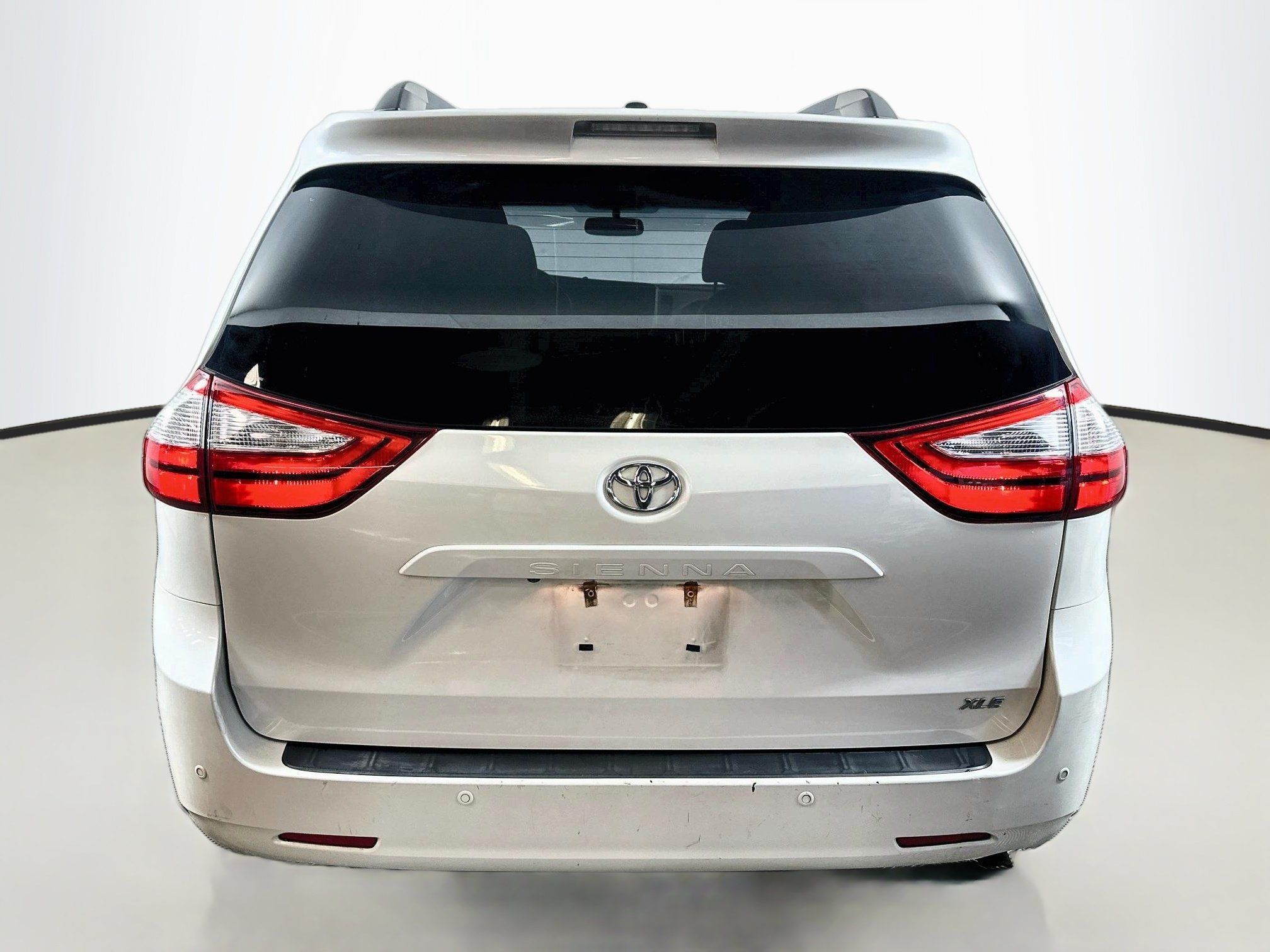 Used 2017 Toyota Sienna XLE Premium FWD image 6
