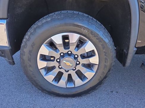Used 2022 Chevrolet Silverado 3500 LT w/ Convenience Package image 9