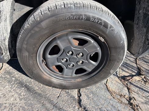 Used 2014 Jeep Patriot Latitude image 12