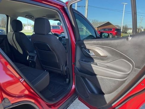 Used 2023 GMC Terrain SLE w/ Driver Convenience Package image 19