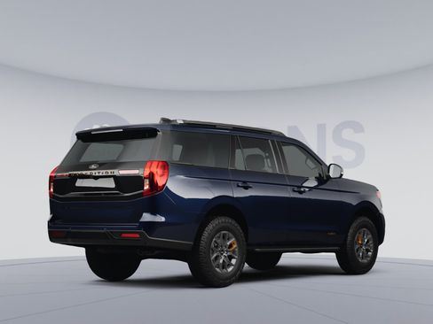 Used 2025 Ford Expedition Tremor AWD/4WD image 4