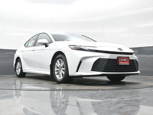Used 2025 Toyota Camry LE w/ Convenience Package image 25