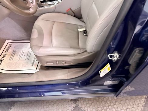 Used 2017 Chevrolet Malibu LT w/ Leather Package FWD image 22