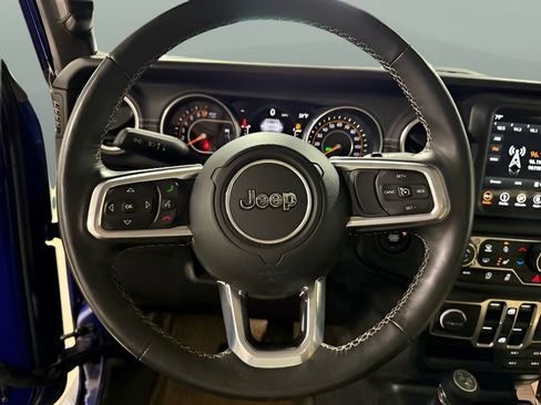 Used 2018 Jeep Wrangler Unlimited Sahara w/ Uconnect 4C Nav & Sound Group image 12