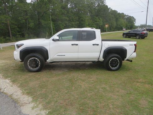 Used 2024 Toyota Tacoma TRD Off-Road AWD/4WD image 1