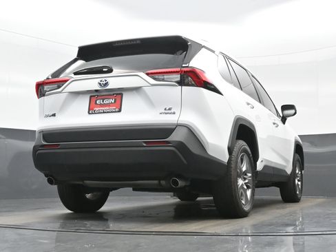 Used 2024 Toyota RAV4 LE AWD/4WD image 29