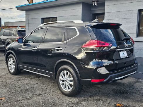 Used 2017 Nissan Rogue SV image 4