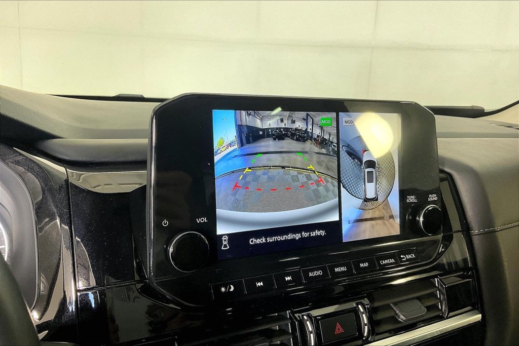 Used 2025 Nissan Pathfinder SL AWD/4WD image 26