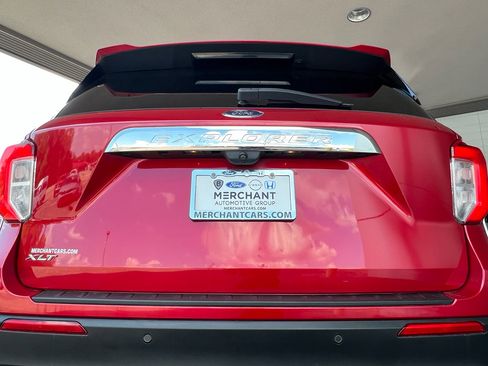 Used 2022 Ford Explorer XLT image 7