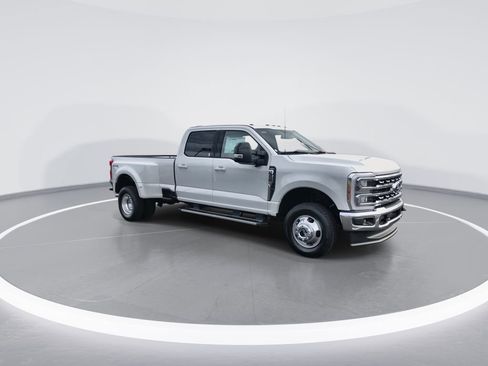 Used 2026 Ford F350 Lariat AWD/4WD image 2