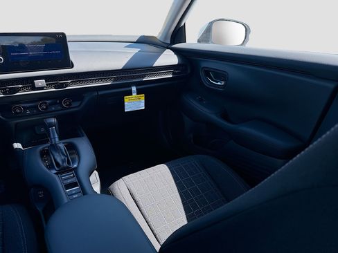 New 2026 Honda HR-V LX image 18