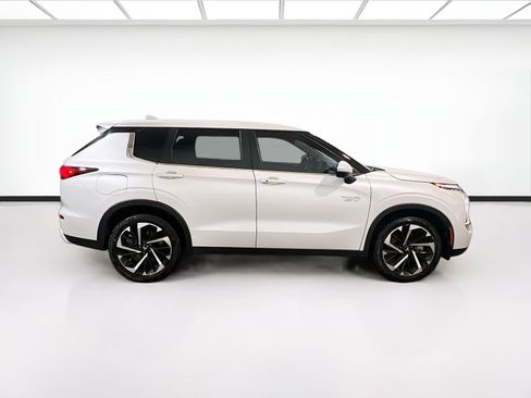 Used 2023 Mitsubishi Outlander SE image 25