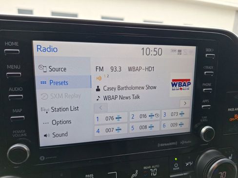 Used 2022 Toyota Highlander XLE image 25