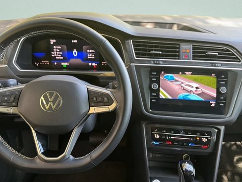 Used 2022 Volkswagen Tiguan SE FWD image 18