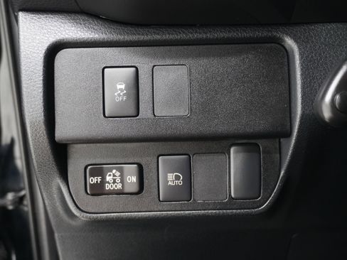 Used 2020 Toyota Tacoma SR AWD/4WD image 19