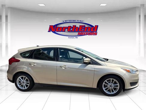Used 2017 Ford Focus SE FWD image 2