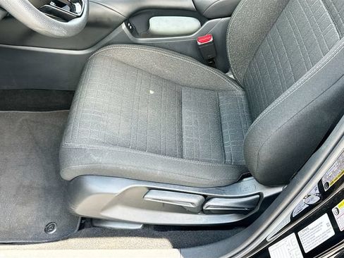 Used 2025 Honda HR-V LX image 18