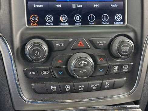 Used 2018 Jeep Grand Cherokee Laredo AWD/4WD image 26