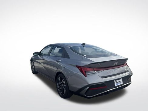 Used 2025 Hyundai Elantra SEL FWD image 7