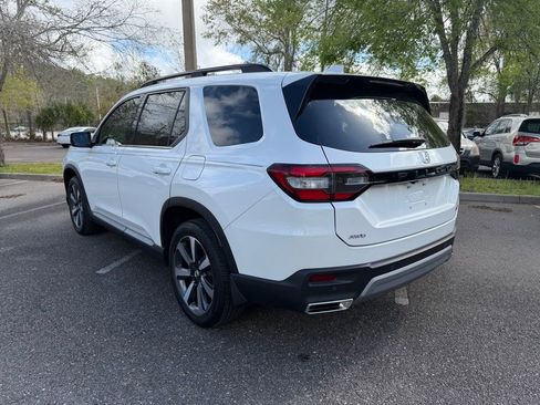 Certified 2025 Honda Pilot Touring image 4