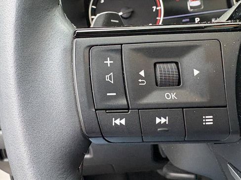 Used 2023 Nissan Rogue SV w/ SV Premium B Package image 10