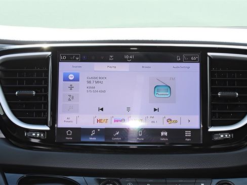 Used 2025 Chrysler Voyager LX image 19