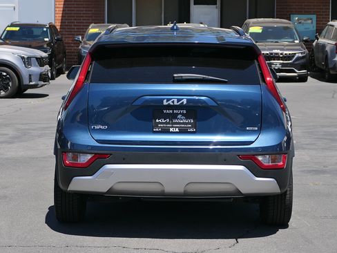 Used 2023 Kia Niro EX FWD image 6
