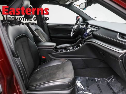 Used 2023 Jeep Grand Cherokee L Laredo image 24