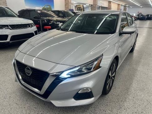 Used 2021 Nissan Altima 2.5 SV FWD image 1