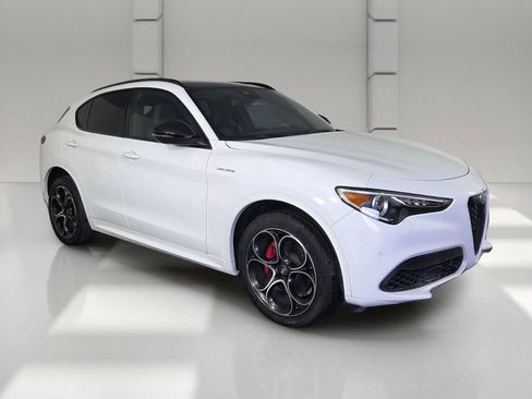 Used 2023 Alfa Romeo Stelvio Veloce AWD/4WD image 2