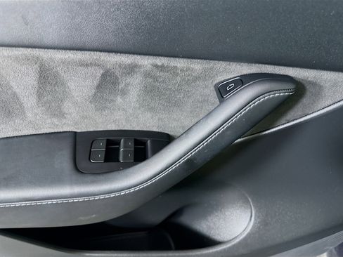 Used 2022 Tesla Model Y Performance image 15