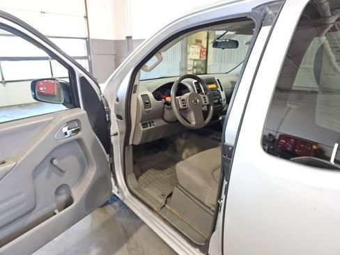 Used 2015 Nissan Frontier S image 9