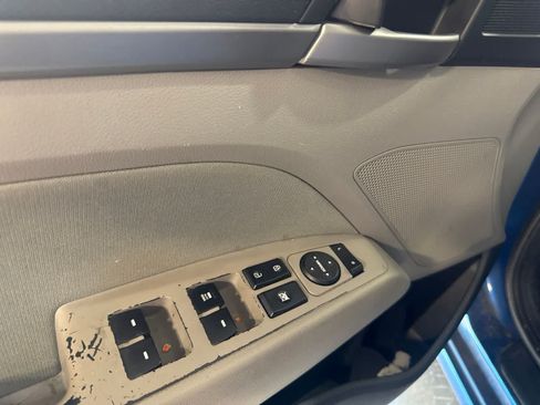 Used 2017 Hyundai Elantra SE FWD image 16