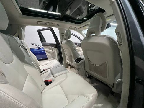 Used 2016 Volvo XC90 T6 Momentum AWD/4WD image 23