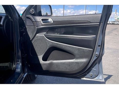 Used 2017 Jeep Grand Cherokee Altitude image 26