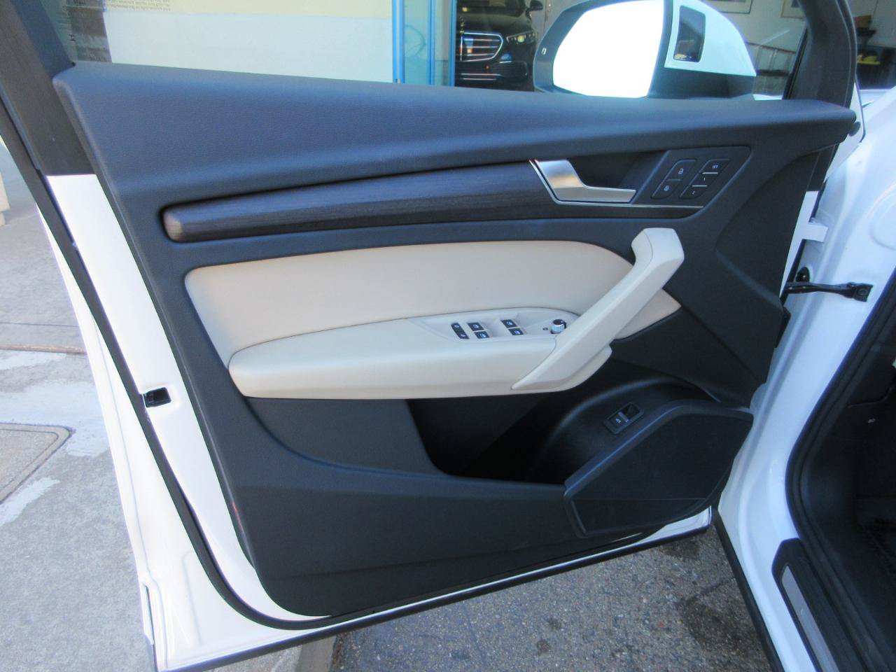 Used 2023 Audi Q5 2.0T Premium w/ Convenience Package AWD/4WD image 5