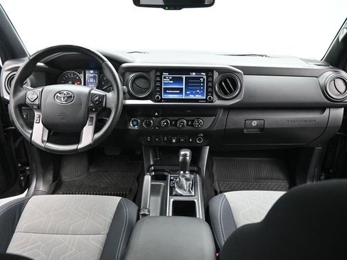 Used 2020 Toyota Tacoma TRD Off-Road w/ Technology Package image 18